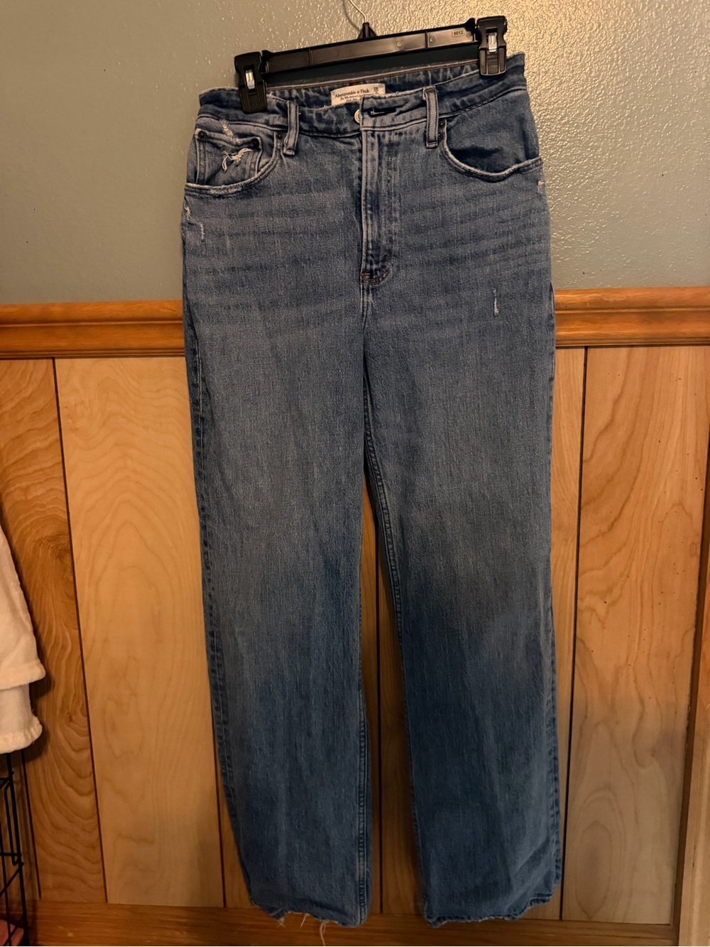 Abercrombie & Fitch Light Blue 90’s High-Rise Relaxed Jeans